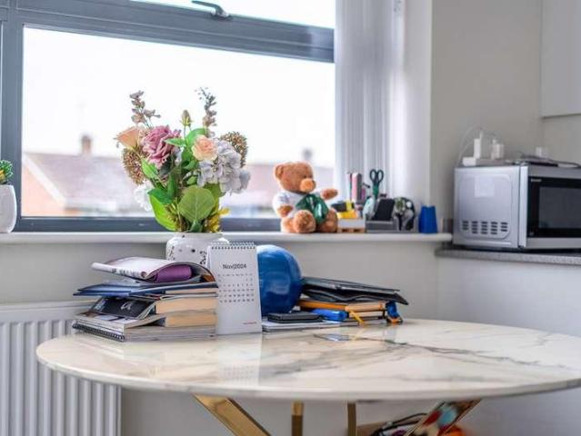 Flat for sale in Slough, Langley