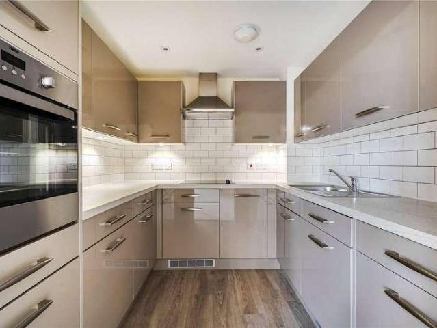 Flat for sale in Princes Risborough, Buckinghamshire