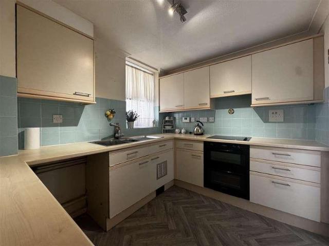 Flat for sale in West Worthing, Worthing