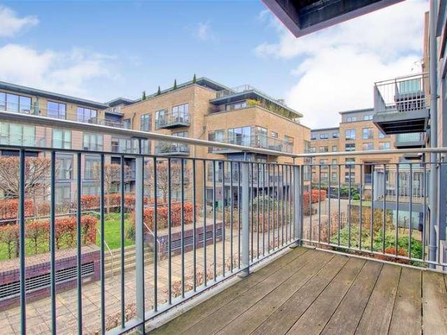Flat for sale in Arbury, Cambridgeshire