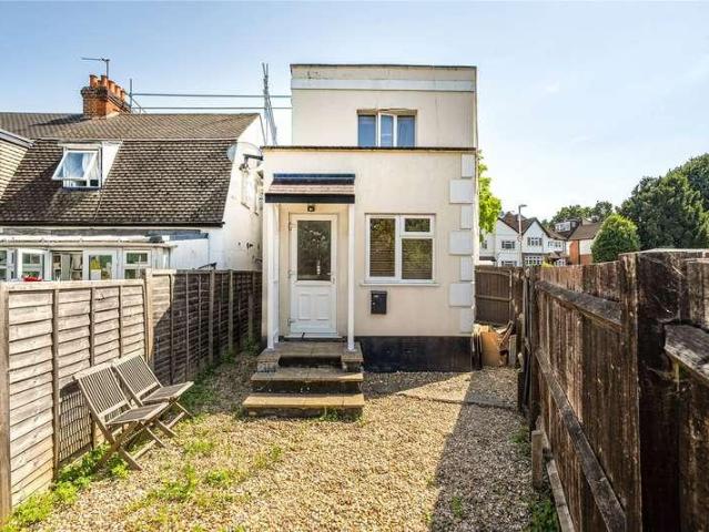 Flat for sale in Surbiton, Greater London