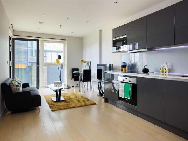 Flat for sale in Stratford Marsh, Greater London