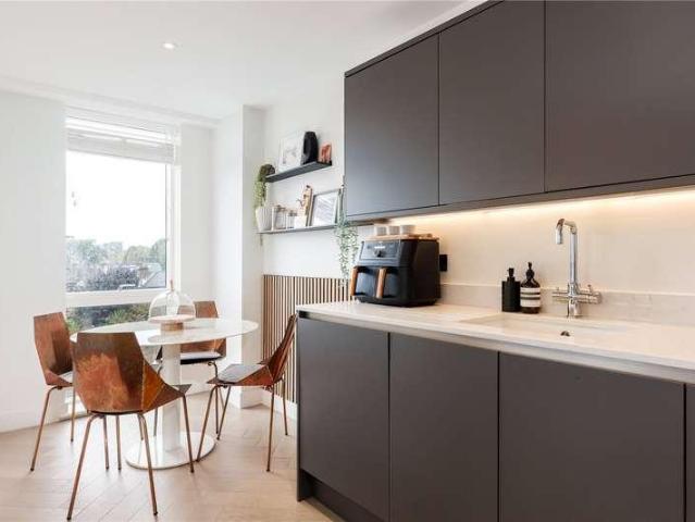 Flat for sale in Wandsworth, Greater London