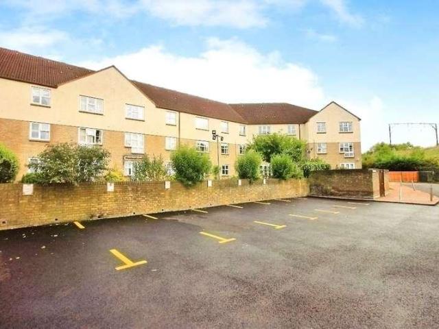 Flat for sale in Wickford