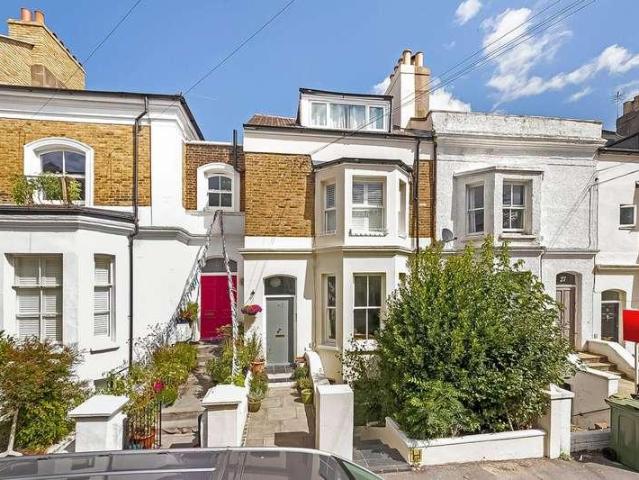Flat for sale in Greater London
