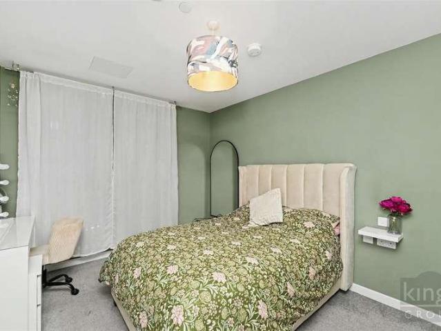 Flat for sale in Tottenham Hale, Greater London