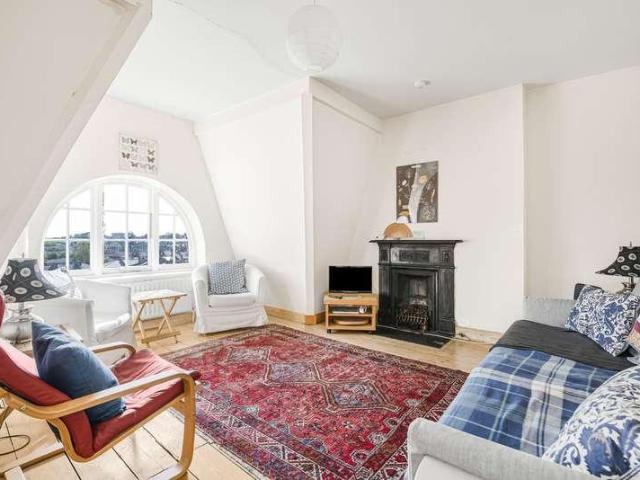 Flat for sale in Archway, Greater London