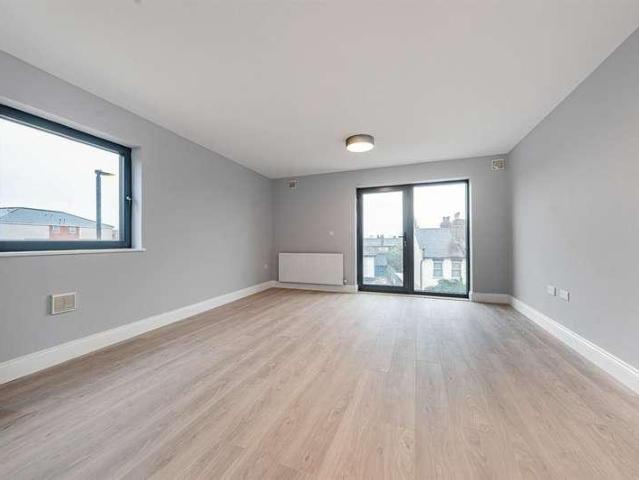 Flat for sale in London Borough of Hounslow, Greater London