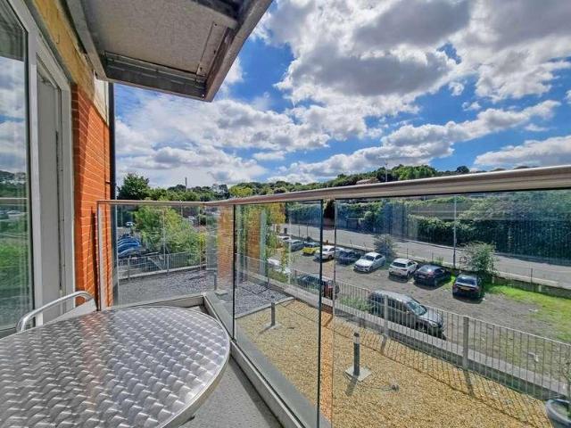 Flat for sale in Maidenhall, Key Street