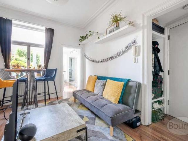 Flat for sale in Guildford Park, Westborough