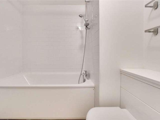 Flat for sale in London Borough of Ealing, Hanwell