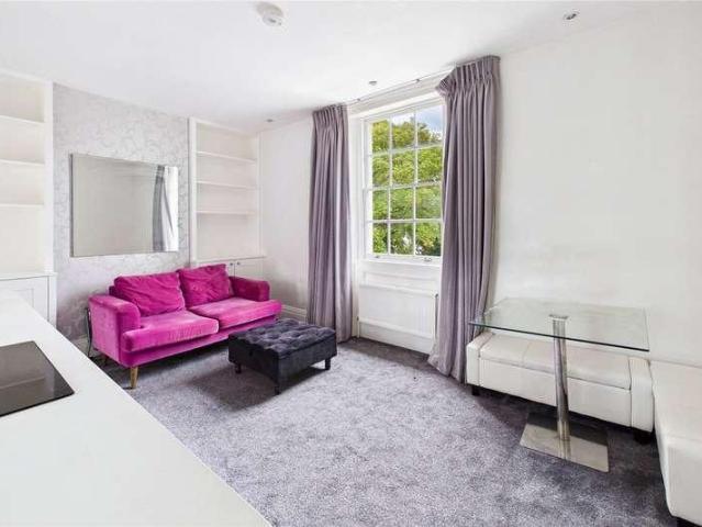 Flat for sale in Streatham Hill, Greater London
