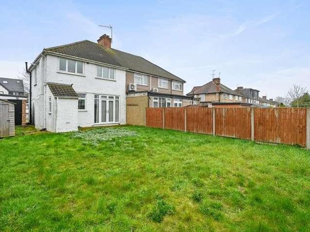 Flat for sale in Lane, Greater London