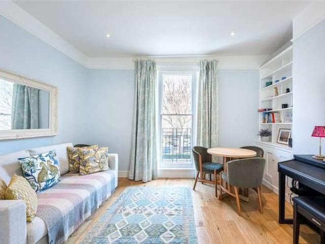 Flat for sale in Pimlico, Greater London