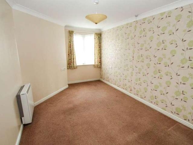 Flat for sale in Oxenden, The Bridge