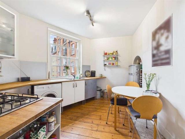Flat for sale in Brierly Gardens, Bethnal Green