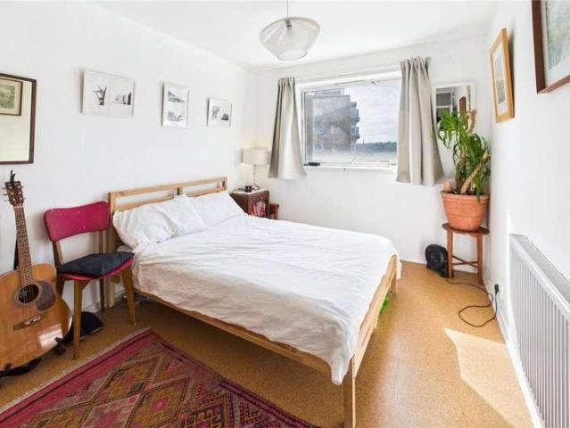 Flat for sale in London Borough of Lambeth, Greater London