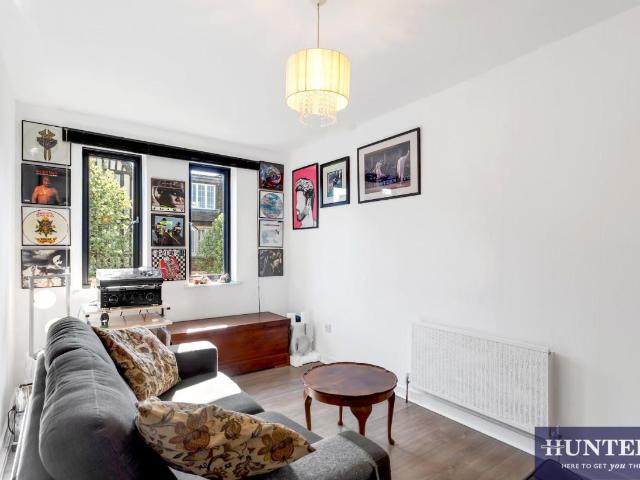 Flat for sale in South Hampstead, Greater London