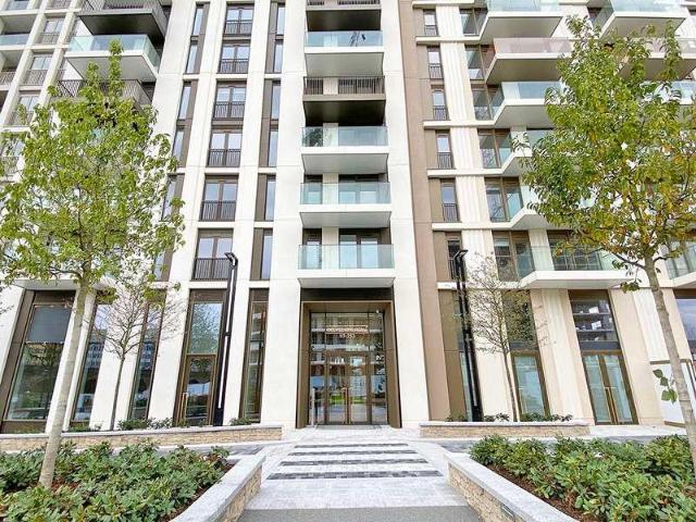 Flat for sale in Shepherd's Bush, Greater London
