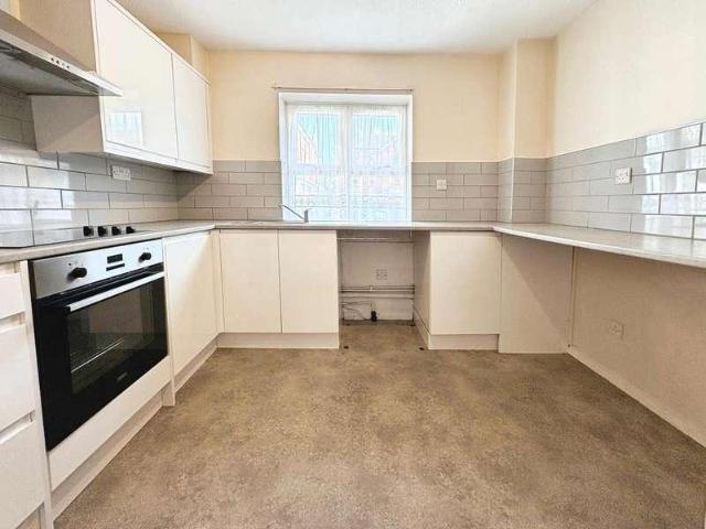 Flat for sale in Watermead, Buckinghamshire