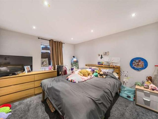 Flat for sale in Caversham, Reading