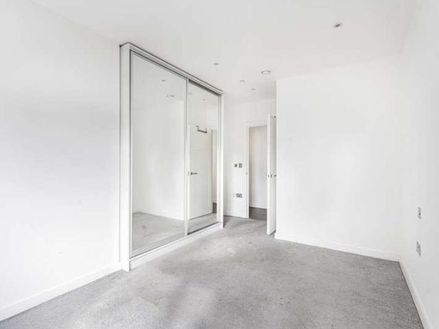 Flat for sale in Widmore, Greater London