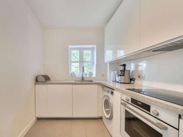 Flat for sale in South Bermondsey, Greater London