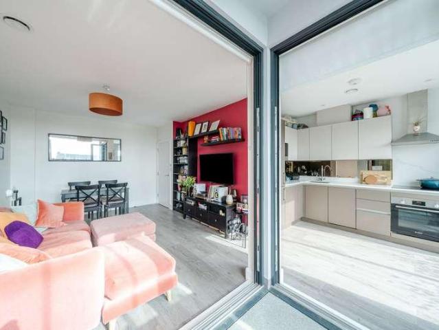 Flat for sale in Archway, Greater London