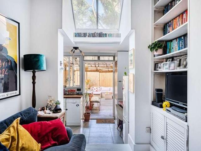 Flat for sale in Holloway, Greater London
