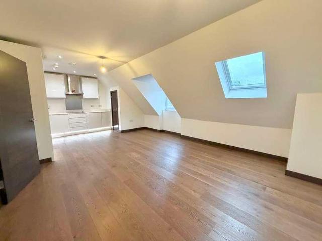 Flat for sale in Dunstable, Bedfordshire
