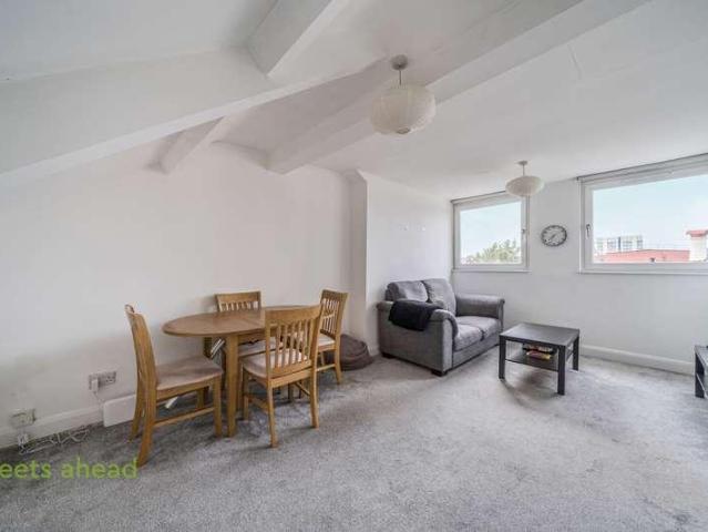 Flat for sale in London Borough of Croydon, Greater London