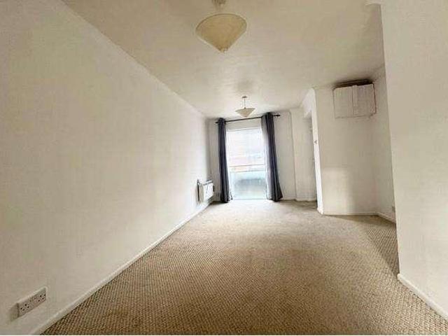 Flat for sale in Newbury, West Berkshire