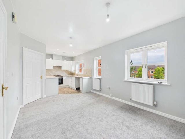 Flat for sale in Comberton, Rushock