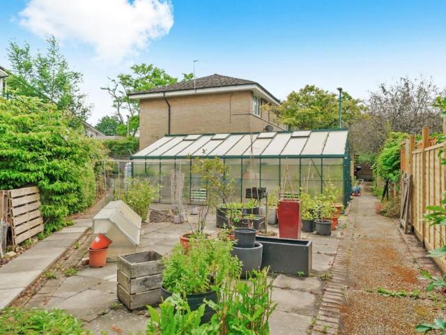 Flat for sale in Kentish Town, Greater London