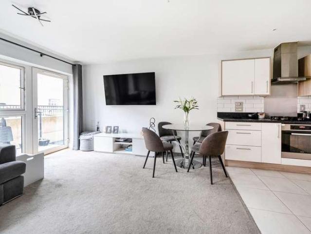 Flat for sale in Holywell Estate, Watford