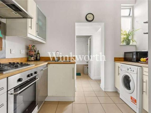 Flat for sale in Palmers Green, Greater London
