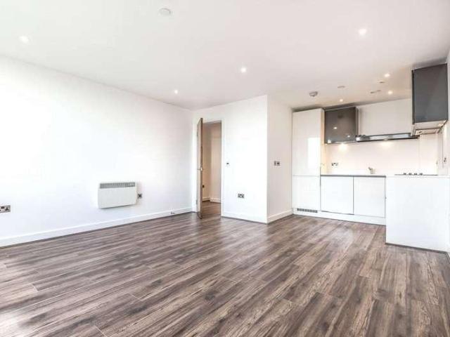 Flat for sale in Basingstoke, Basingstoke and Deane