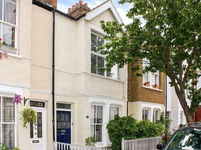 Flat for sale in Twickenham, Strawberry Hill