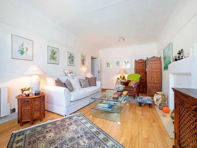 Flat for sale in Fulham, Greater London