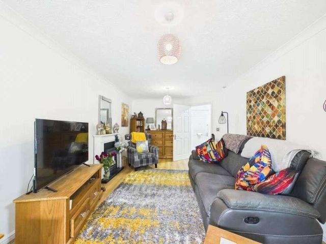 Flat for sale in Feckenham, City Of Bristol