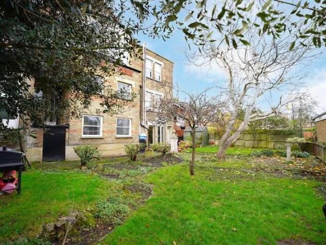 Flat for sale in London Borough of Lewisham, Forest Hill
