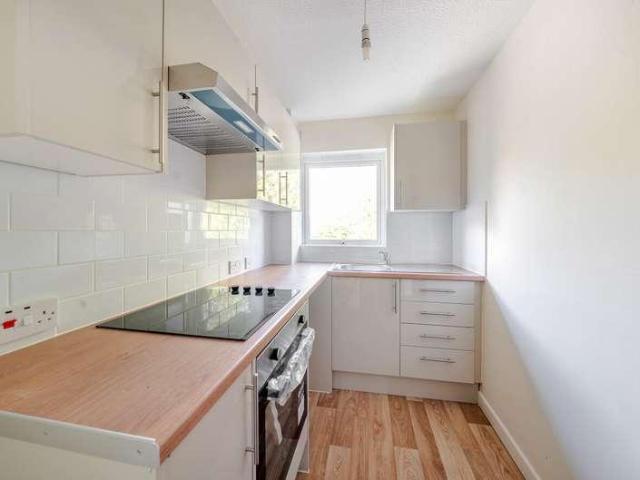 Flat for sale in Dunstable, Bedfordshire