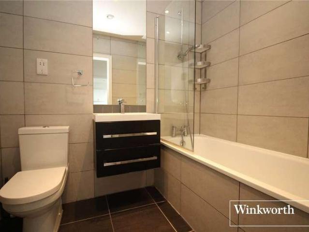 Flat for sale in Elstree and Borehamwood, Borehamwood