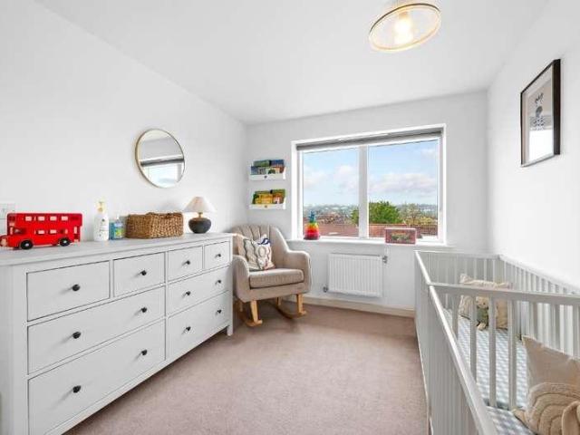 Flat for sale in London Borough of Merton, Merton Park