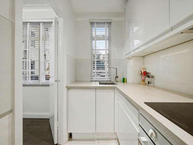 Flat for sale in Chelsea, Greater London