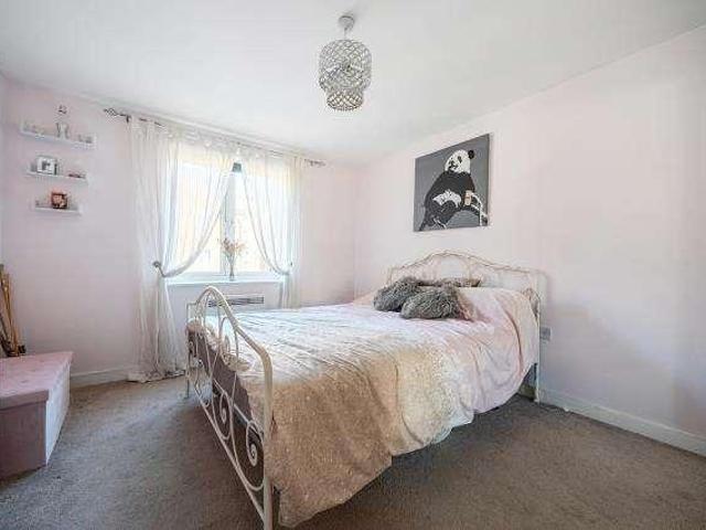 Flat for sale in Bray Wick, Maidenhead