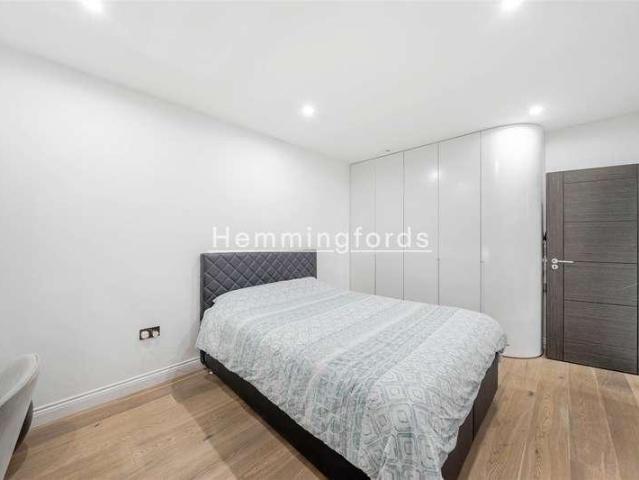 Flat for sale in St. John's Wood, Greater London