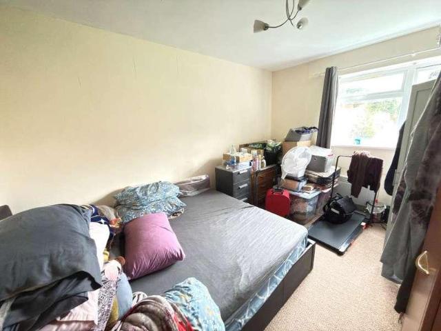 Flat for sale in Bury Park, Luton