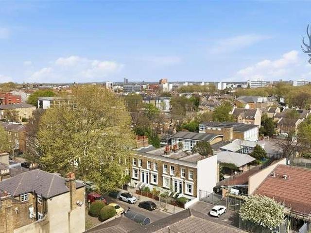 Flat for sale in South Hackney, Greater London