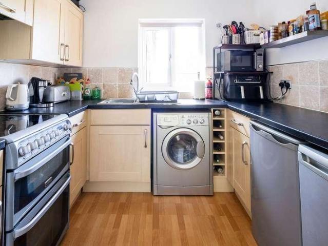 Flat for sale in Berrick Salome, Oxfordshire